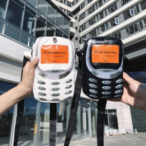 Millennium Style Retro Shape Messenger Small Niche Design Sense Spoof Personality Street Shooting One-shoulder Mobile