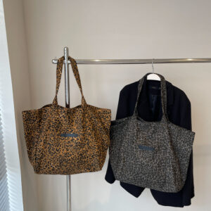 Leopard Print Canvas Tote Large Capacity Women’s 2026 New Fashionable Unique Design Handheld Commuter Shoulder Bag