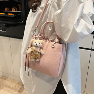 2026 New Niche Design Handheld Bucket For Women Cute Commuter Shoulder Fashion Simple Crossbody Small Bag