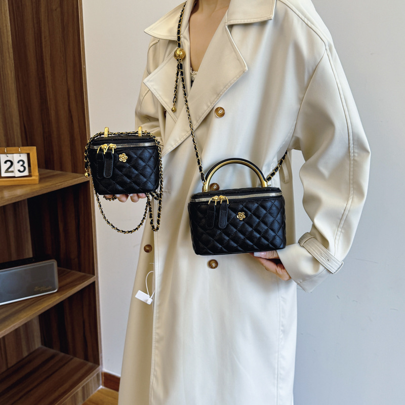 Bags Retro Hand Held Fashion Bucket Women's New Style Diamond Chain Shoulder Versatile Crossbody Bag - Image 4