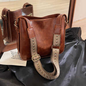 Retro Fashion For Women 2026 New Model Large-capacity Commuter Bucket With A Stylish Design, Casual And Versatile