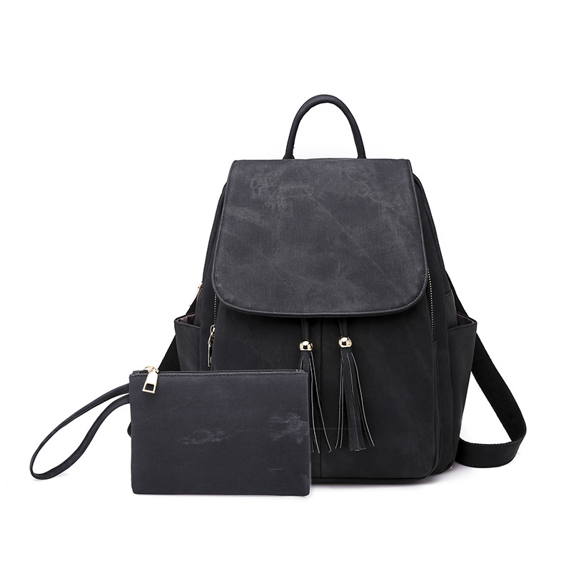 Fashion women's new large capacity bag tassel backpack - Image 3