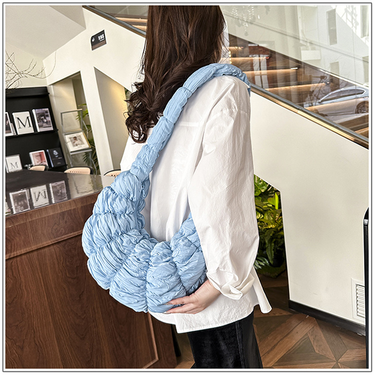 2026 Bullhorn Large Cloud New Crossbody Spring Women's Versatile Pleated Shoulder Bag - Image 4