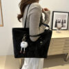With pendant black