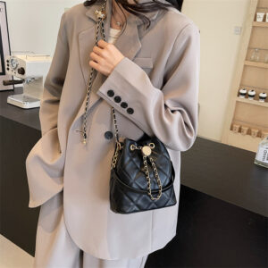 Women’s Stylish Unique Chain Mini Fashionable Diamond Pattern Crossbody Versatile Commuting Shoulder Bucket Bag