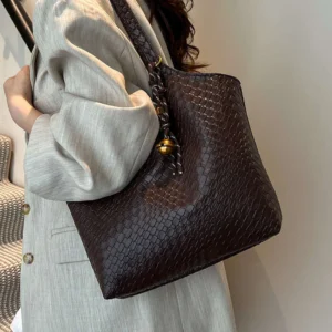 Women’s Large Capacity Shoulder Summer New Versatile Commuter Underarm Trendy Tote Bag This Year