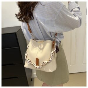 Bucket Hih-Quality Texture Lare Capacity For Women 2026 Sprin Summer New Fashion Crossbody Niche Commuter Shoulder