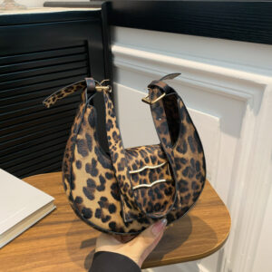 High-end Niche Design Women’s 2026 New Fashion Versatile Shoulder Underarm Stylish Crossbody Saddle Bag