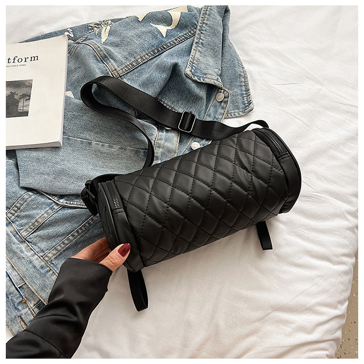 Niche Designer For Women 2026 New High-End Summer Quilted Shoulder Crossbody Cylinder Bag - Image 6