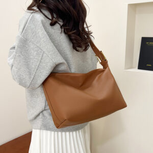 Versatile INS Style Crossbody For Women New Large Capacity Casual Simple Tote Niche Commuter Underarm Bag