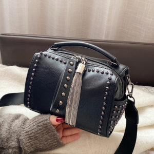 Bags New Style Wo’s Personality Tassel Rivet Trend Handbag Large Capacity Wide Band Fashion Shoulder Messenger Bag