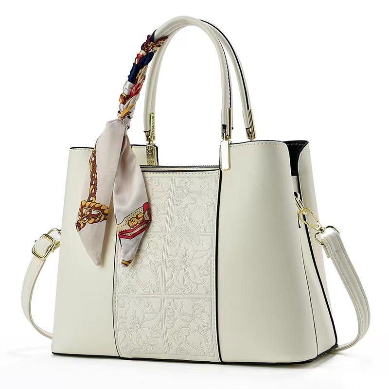 High end embroidery Chinese style middle aged women's bag mother's large capacity handbag - Image 3