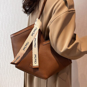 Women’s Advanced Sense 2026 Autumn/Winter New Fashion Versatile Shoulder Commuter Large Capacity Tote Bag