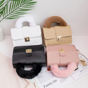 Lock chain women’s niche design high-end sense ins fashion simple shoulder Messenger bag wholesale bags
