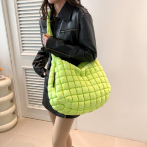 Fashionable women’s pleated cloud fashionable shoulder hand-held dumpling bag, large capacity down cotton underarm bag