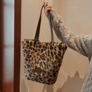 Women’s Stylish Niche Design Tote 2026 New Lightweight Korean Fashion Commuter Shoulder Bag Trendy