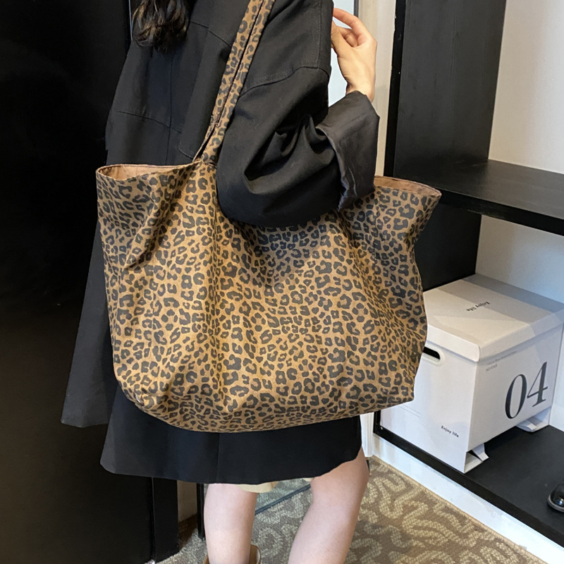 Women's New 2026 Shoulder Leopard Print Casual Shoppin Lare Capacity European And American Fashion Solid Color Tote - Image 2
