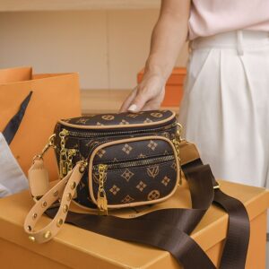 Cross border women’s 2026 new foreign trade hot sale classic printed Messenger all match female chest casual waist bag
