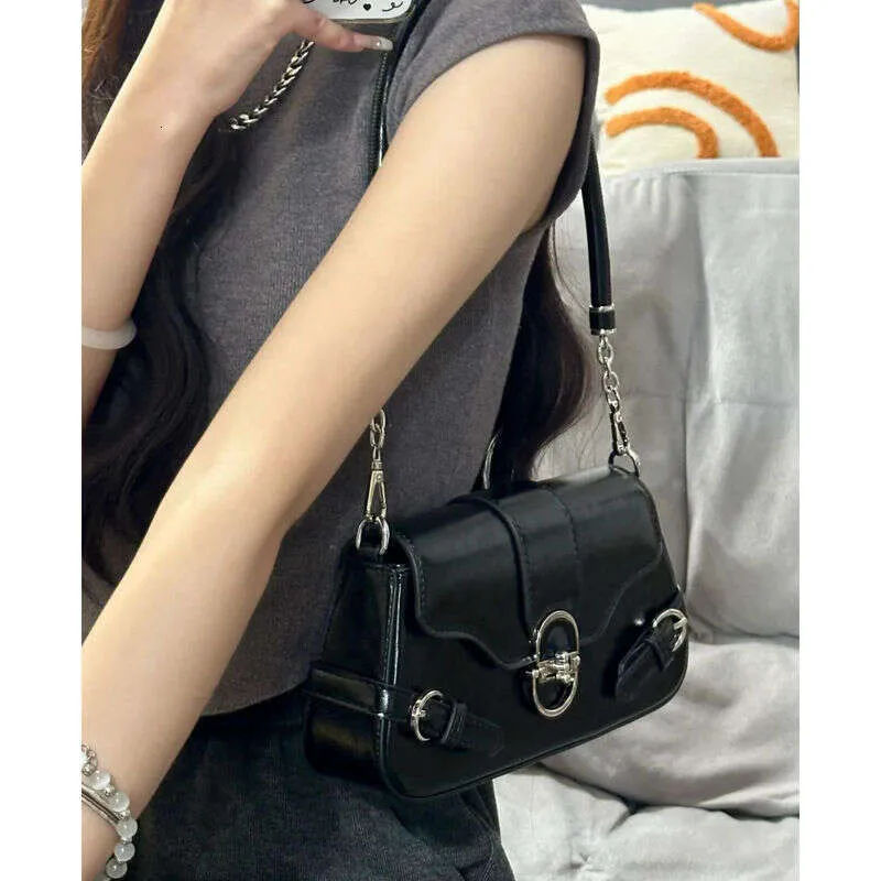 New Underarm Melard Hardware Lock Flip Commuter Crossbody Bag For Women Two-in-One