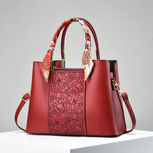 High end embroidery Chinese style middle aged women’s bag mother’s large capacity handbag