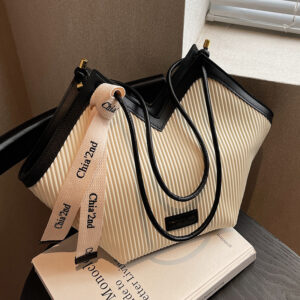 New Vertical Patterned Women’s French Casual Korean Version Commuting Fashion Shoulder Large Heart-shaped Tote Bag