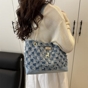 Niche Design Casual Simple Large Capacity Fashion 2026 Summer New Stylish Women’s Shoulder Tote Bag