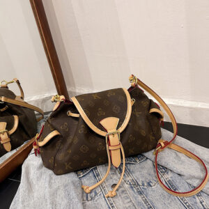 Stylish Crossbody Bucket For Women – Spacious PU Leather Shoulder Bag With Zipper Closure, Classic Stitching Details