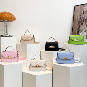 Summer Fresh Simple 2026 New Fashion Small Square Beautiful Personality Crossbody Shoulder Bag