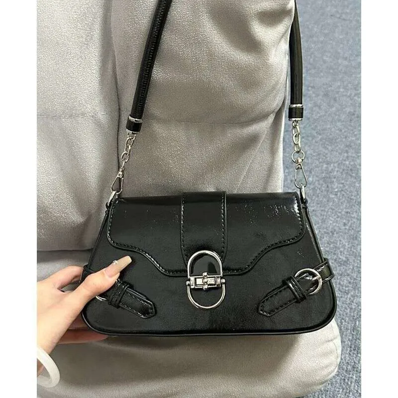 New Underarm Melard Hardware Lock Flip Commuter Crossbody Bag For Women Two-in-One - Image 3